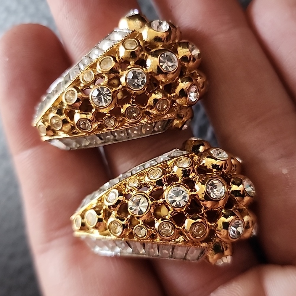 VTG Elizabeth Taylor for Avon clip on earrings